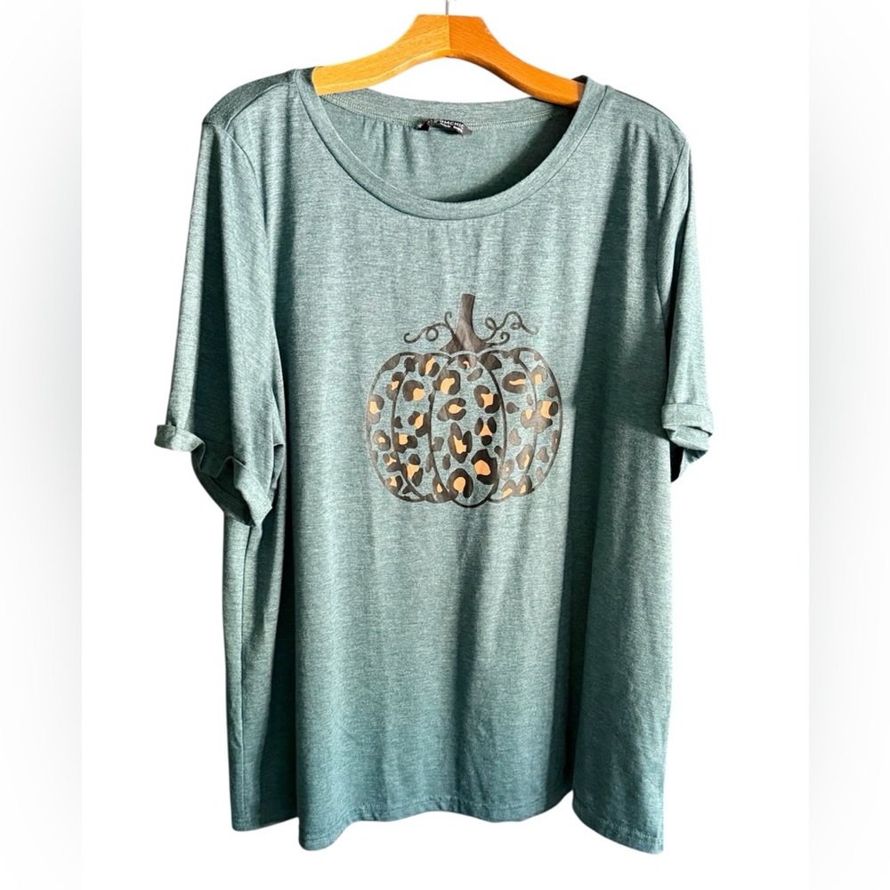 BloomChic Pumpkin Graphic Tee